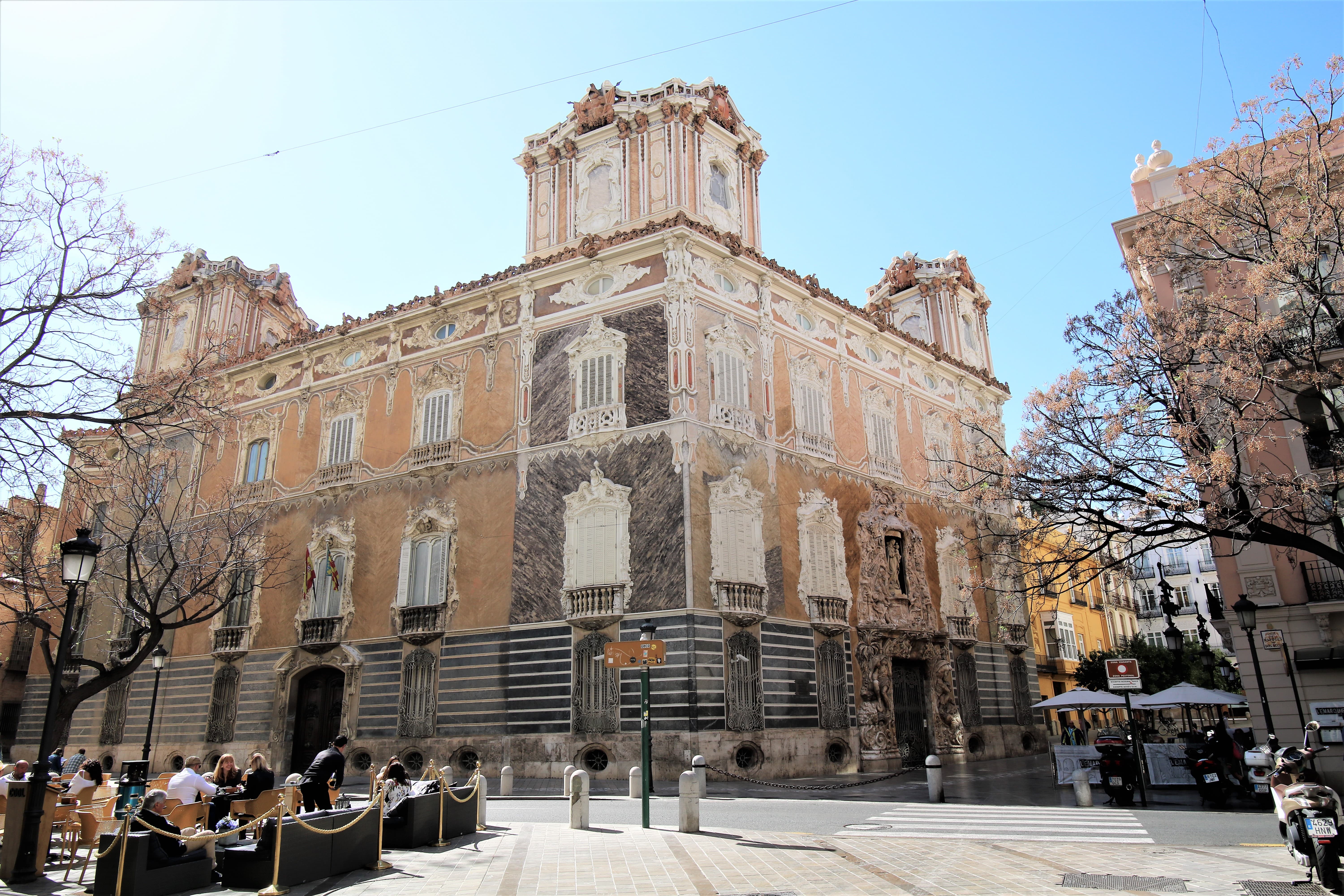 bezienswaardigheden-valencia-museum-Museo-Nacional-de-Cerámica-palacio-del-marques-de-dos-aguas-keramiekmuseum