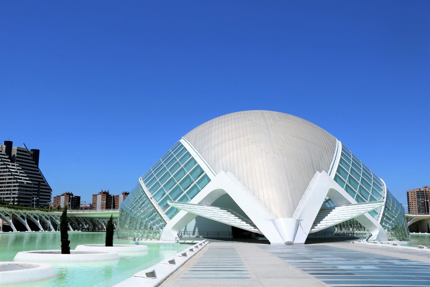 bezienswaardigheden-valencia-hemisferic-ciudad-de-las-artes-y-las-ciencias