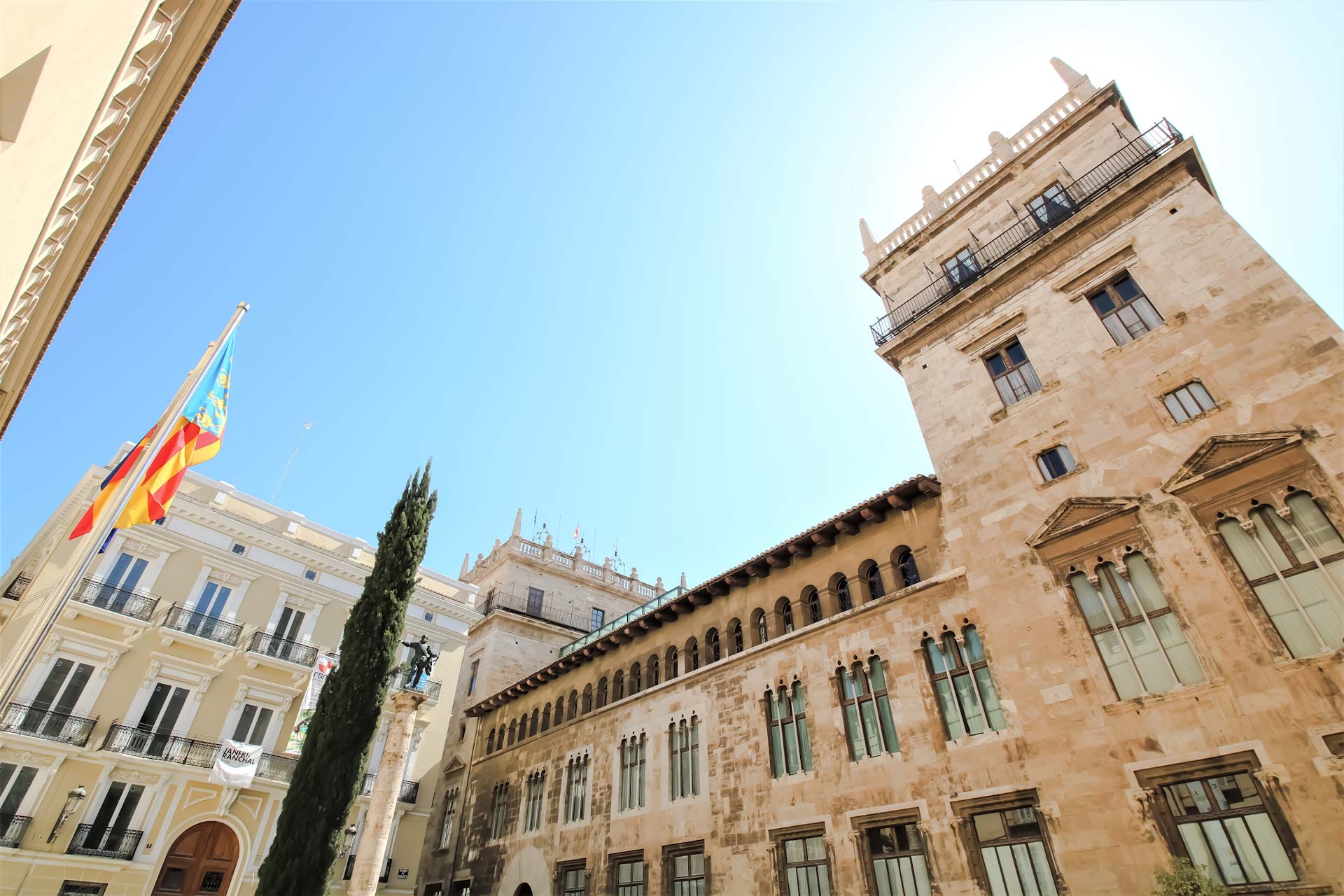 bezienswaardigheden-valencia-palau-de-la-generalitat
